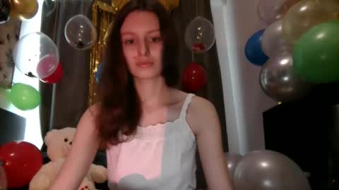lilycandy_ online show from February 16, 1:31 pm