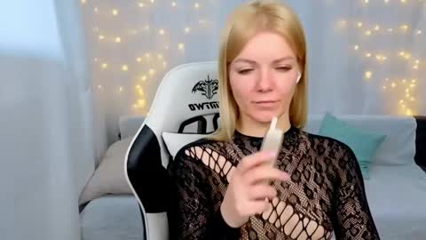 lilydavisss online show from April 23, 3:25 am