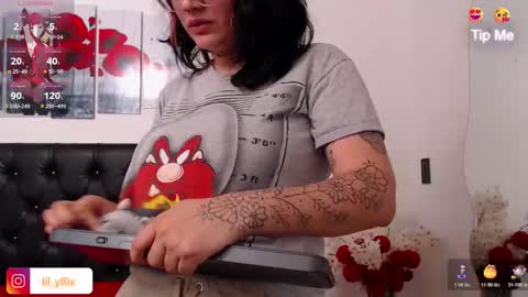 lilyfox23 online show from November 3, 12:39 pm