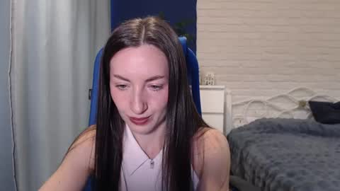Lily online show from August 6, 9:18 am