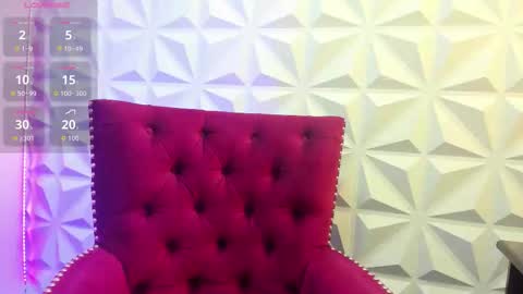 Lily Queen online show from October 6, 7:20 pm