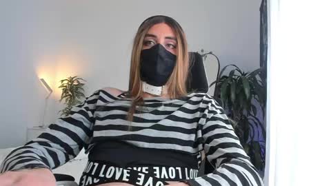 Lily Reina online show from April 21, 6:26 pm