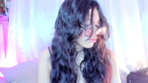 Snapshot of lilyskinny27 chatting on March 2, 6:37 am lilyskinny27 online show from March 2, 6:37 am