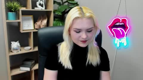 Lily online show from April 2, 1:51 pm