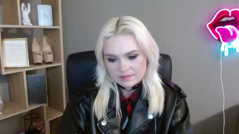 Lily online show from February 19, 3:33 pm