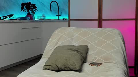 Lina -  online show from December 5, 2:39 pm