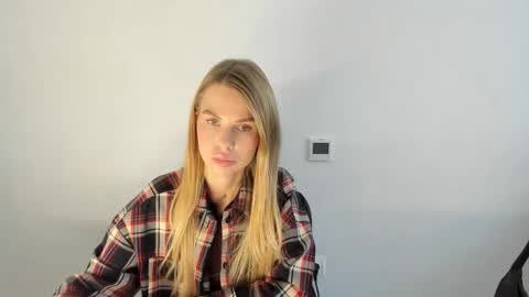linabey online show from October 22, 1:24 pm