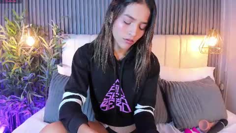 LinaGlam online show from July 26, 3:59 am