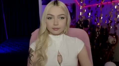 I am Lina online show from April 23, 10:23 am