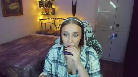 Lina online show from June 16, 9:30 pm