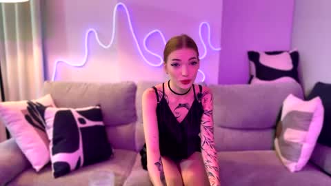 LinaVelle online show from March 23, 12:37 am