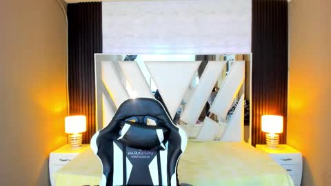  Linda  online show from November 28, 6:48 pm