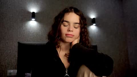 Linda online show from November 26, 1:41 pm