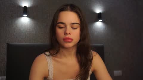 Linda online show from December 18, 2:12 pm