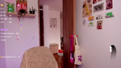 Giggles  online show from June 18, 2:55 pm