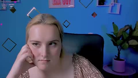linda_lynx online show from July 20, 9:23 am