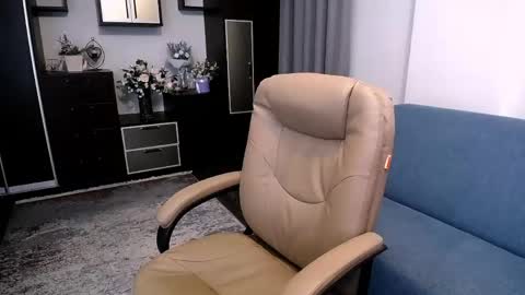 Linda Liony online show from May 3, 5:19 pm