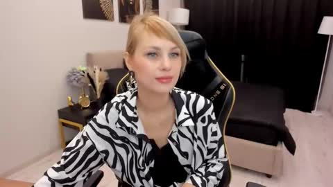Snapshot of lindasandy chatting on October 13, 6:26 am lindasandy online show from October 13, 6:26 am