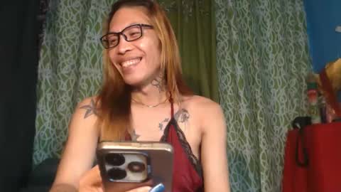 Snapshot of lingkure_69ts chatting on October 13, 5:04 pm weng bustamante online show from October 13, 5:04 pm