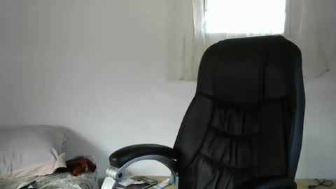 liora online show from March 5, 12:58 pm