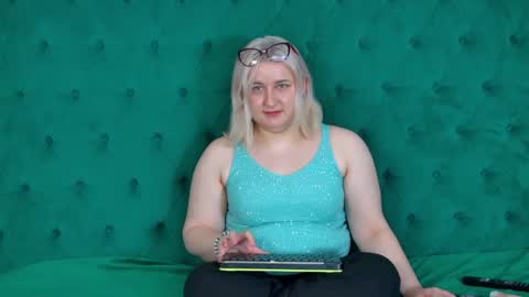 LioraArdyn online show from April 9, 7:25 am