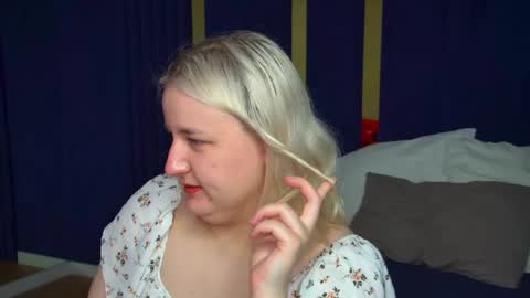 LioraArdyn online show from April 13, 5:22 am