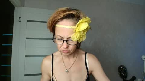 Liora Weiss online show from June 6, 5:30 pm