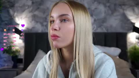 Amelia online show from April 9, 2:04 am