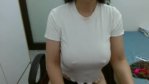 lisa_1011 online show from July 16, 3:48 pm