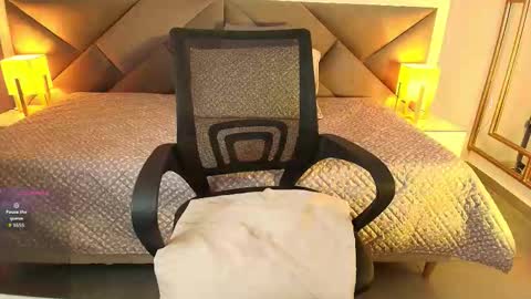 Lisa online show from December 13, 7:53 pm