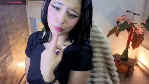 lisa dolly nyx online show from May 2, 9:09 pm