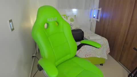 Lisa  online show from February 10, 2:59 pm