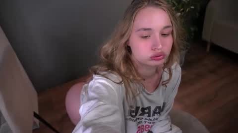 Elisabeth or Lisa online show from January 7, 8:25 pm