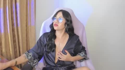 Lisa Thompson online show from March 2, 3:33 am