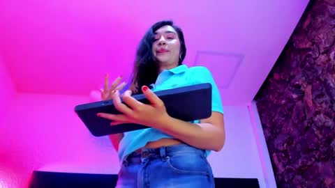 lisa white  online show from April 16, 4:01 am