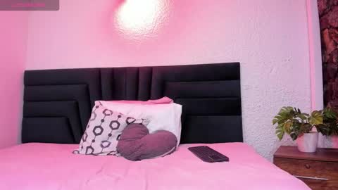 lisa white  online show from February 8, 4:05 am