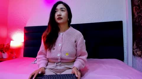 lisa white  online show from March 17, 5:01 am