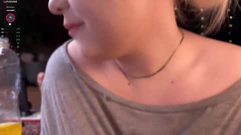 -Lisa- Help me to reach 100 thumbs up3 online show from February 22, 9:28 pm