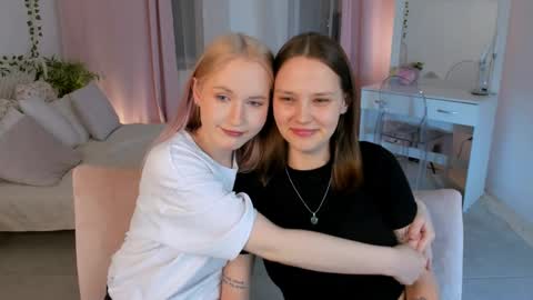 Lisa blonde  Alisa brunette online show from April 3, 7:21 pm