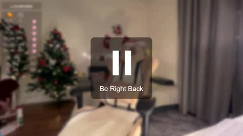 Snapshot of lisamaybe chatting on December 7, 10:01 pm Lisa online show from December 7, 10:01 pm