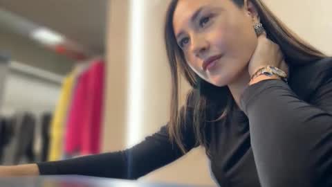 lisandriaa online show from April 9, 1:17 pm