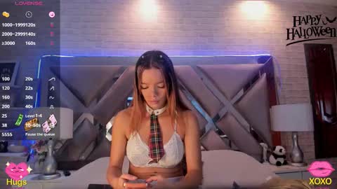 lisawalker_ online show from October 30, 3:34 pm