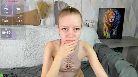 Snapshot of lissa_kitsune chatting on September 21, 7:01 am Lissa online show from September 21, 7:01 am