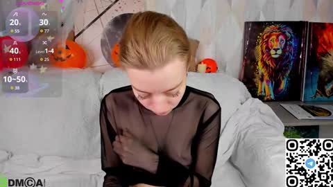 Snapshot of lissa_kitsune chatting on October 22, 9:01 am Lissa online show from October 22, 9:01 am