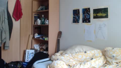 littlealien7 online show from November 14, 1:30 am