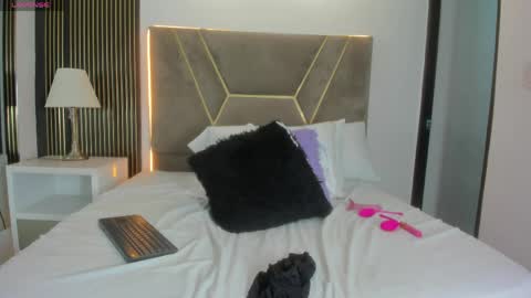 Molly online show from April 16, 8:09 pm