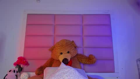 littlee_emma_ online show from January 9, 3:23 am