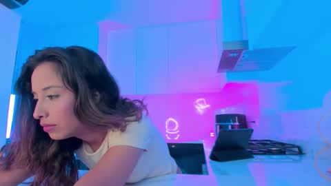 littlee_emma_ online show from December 20, 3:57 am