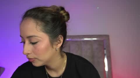 littlee_emma_ online show from June 16, 1:42 am