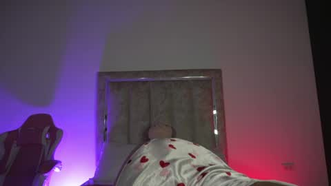 littlee_emma_ online show from April 27, 11:57 pm